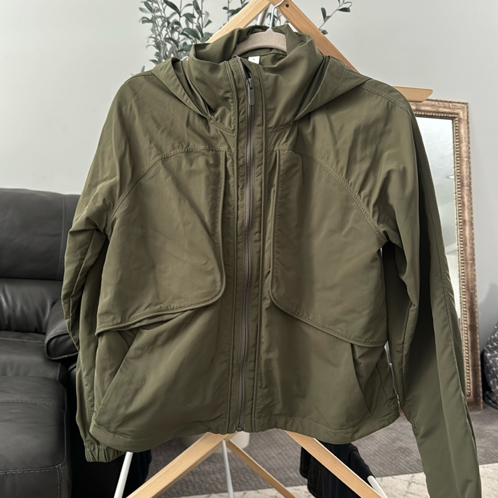 Lululemon Olive rain coat